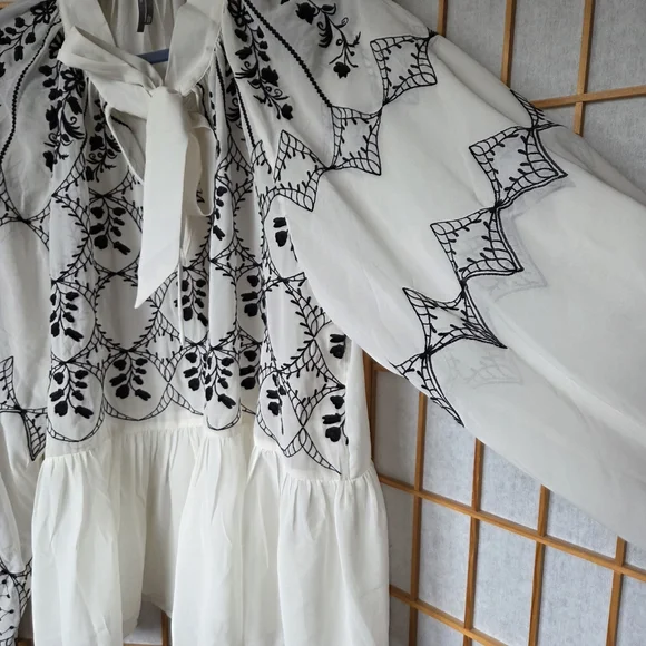 New Anthropologie White Blouse with Black Embroidery Size Large - Picture 5 of 9